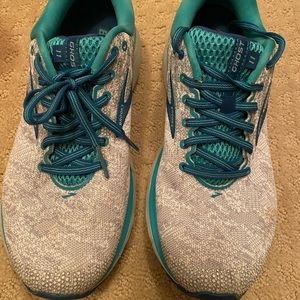 Brooks ghost 11 teal women’s size 10